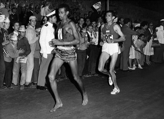 abebe bikila descalço na maratona de roma-1960