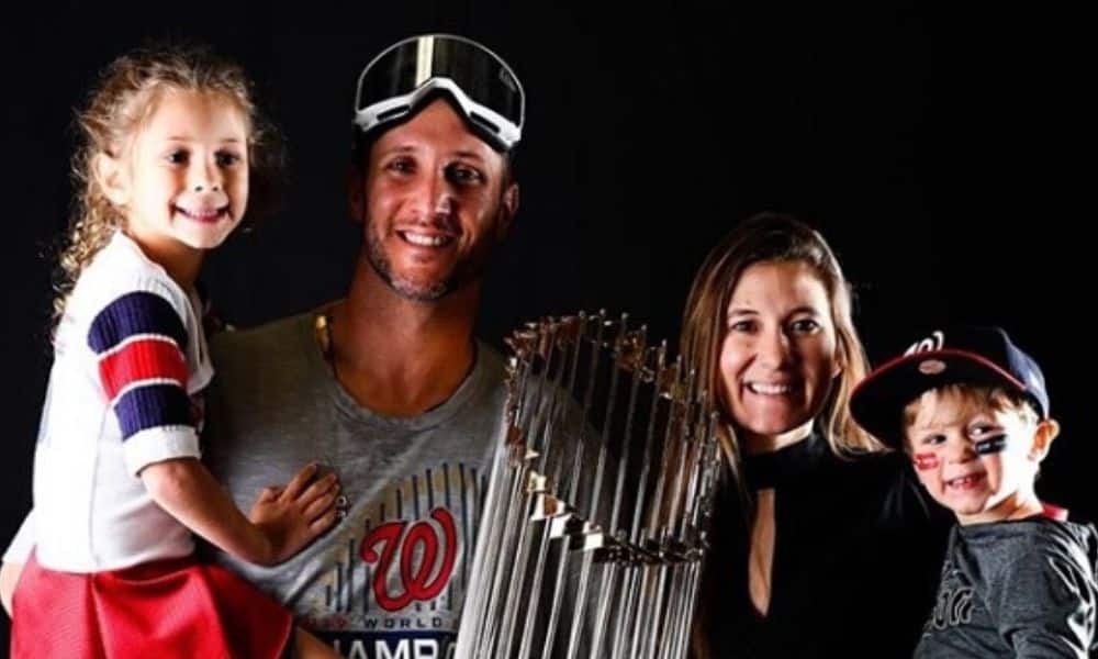 coronavírus: MLB traça plano de ação para iniciar a temporada em julho -
Yan Gomes e família, juntos com a taça da World Series de 2019. 