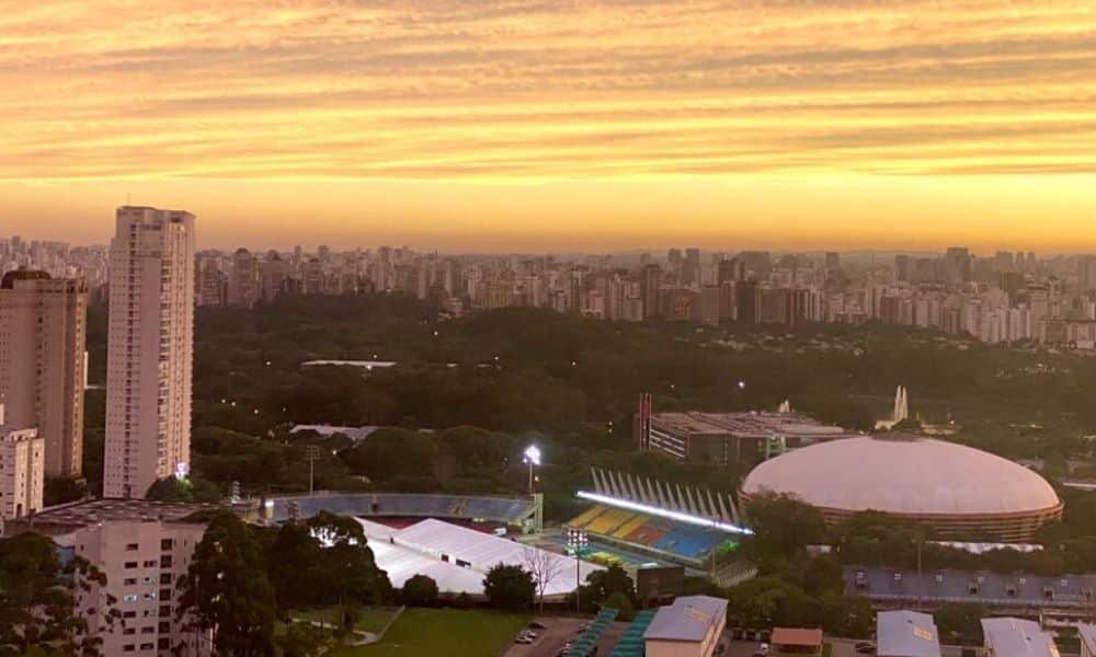 Estádio Ícaro de Castro Melo, São Paulo, onde está sendo construído um hospital de campanha para combater a pandemia