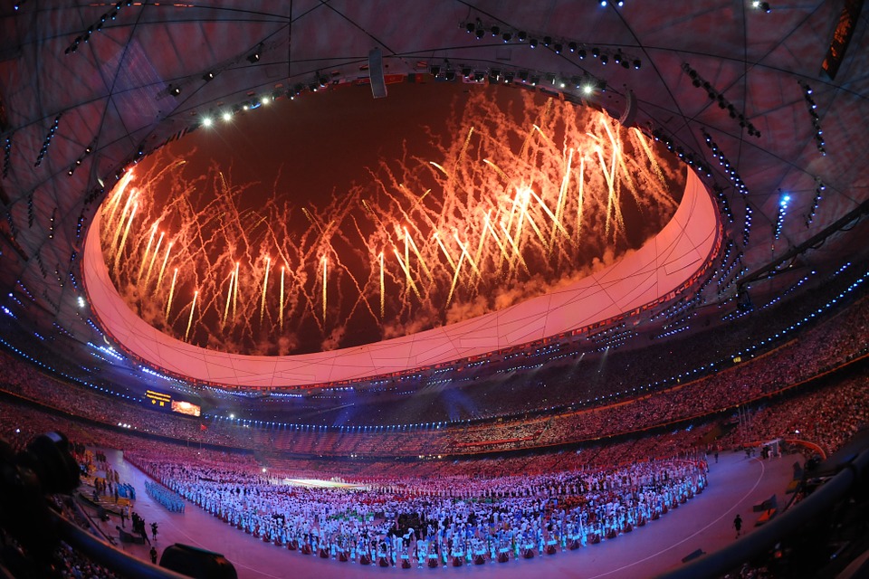 fogos de artifício chamaram a atenção na cerimônia de abertura mais cara da história dos jogos olímpicos