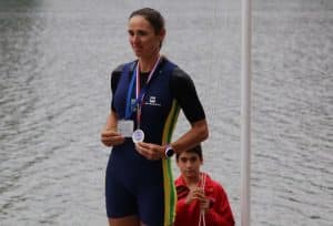 Fabiana Beltrame comemora a medalha de prata obtida no Pré-Olímpico do Chile (Crédito: Facebook/CBR)