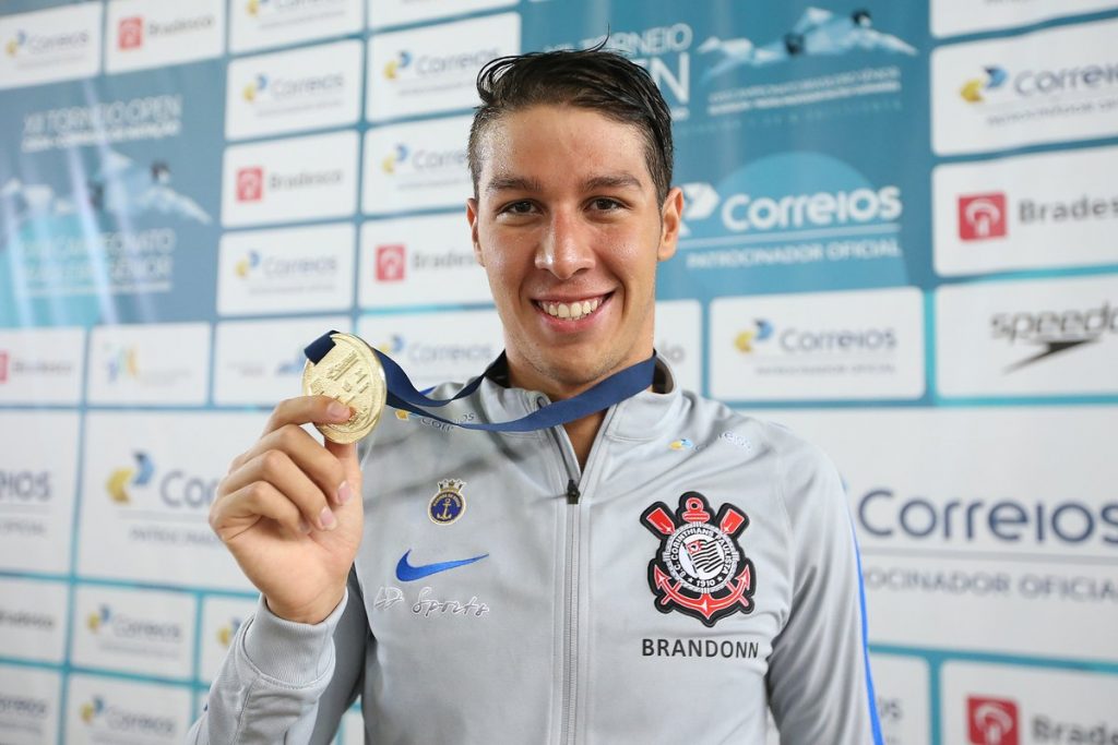 Brandonn Almeida brilhou no Open de natação e pode surpreender no Mundial de piscina curta
