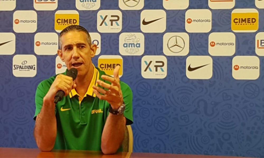 José Neto, técnico da seleção brasileira de basquete feminino