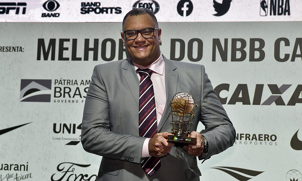 O Zopone Bauru Basket  anunciou Leonardo Figueiró Alves, mais conhecido como Léo Figueiró, ex treinador do Botafogo, como novo treinador da equipe