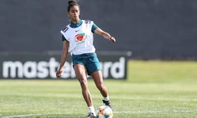tayla-zagueira-futebol-feminino-selecao-treino
