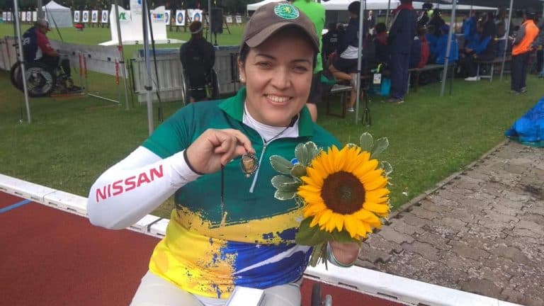 Jane Karla, do tiro com arco paralímpico