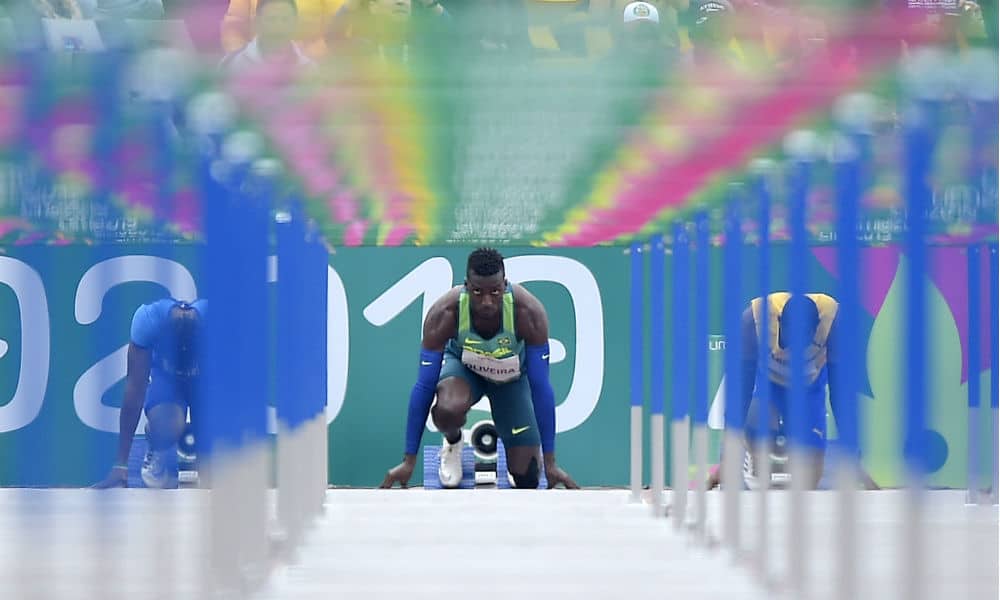 Gabriel Constantino se prepara para a prova dos 110 m com barreiras nos Jogos Pan-Americanos de Lima 2019