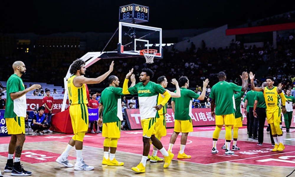 Brasil e China em amistoso visando a Copa do Mundo de basquete
