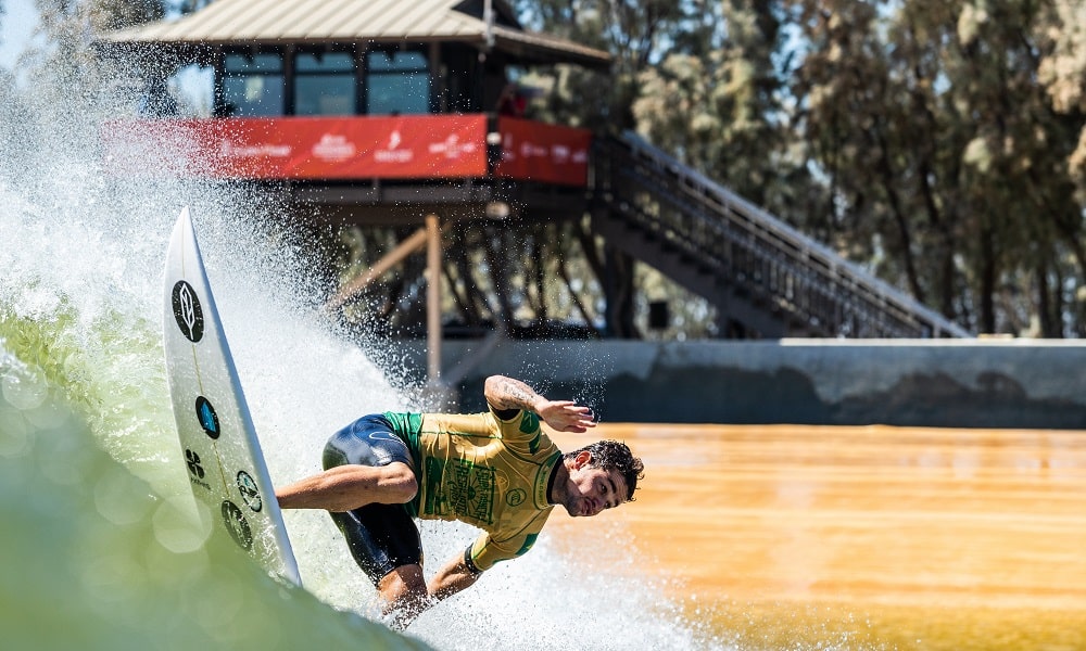 Deivid Silva em ação no Surf Ranch em 2019