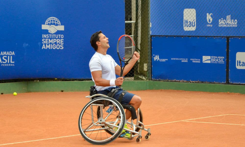 Gustavo Carneiro perde nas quartas em torneio na Grã-Bretanha