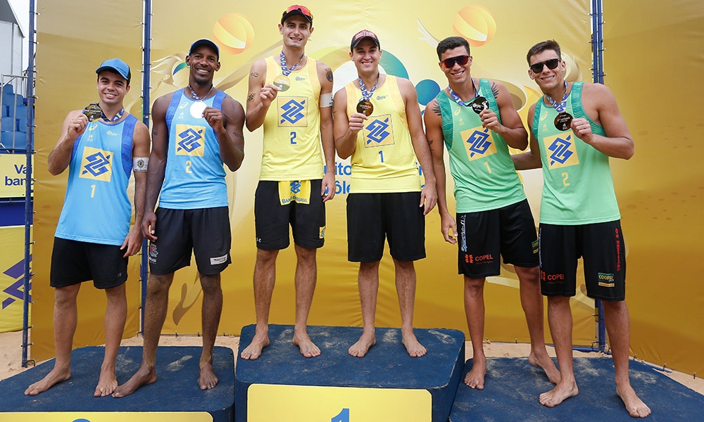 Pódio de Vila Velha, no circuito brasileiro de vôlei de praia