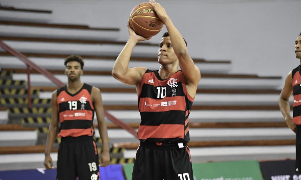 Matheusinho, do Flamengo, na Liga de Desenvolvimento de Basquete