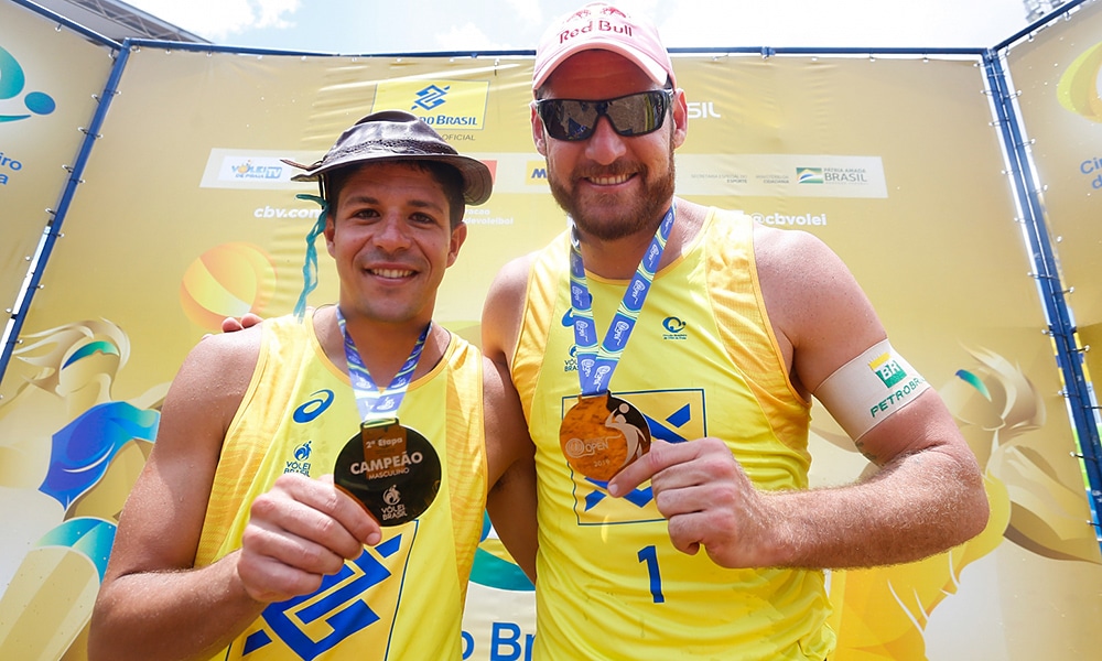 Alison e Álvaro Filho campeões da etapa de Cuiabá do Circuito Brasileiro de vôlei de praia