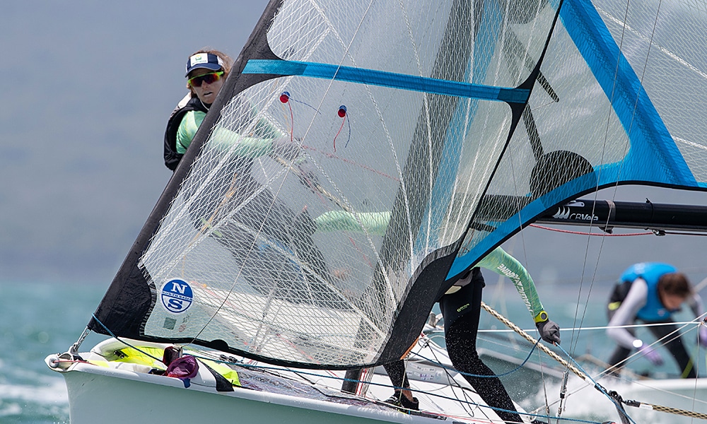 Martine Grael e Kahena Kunze no Campeonato da Oceania de vela