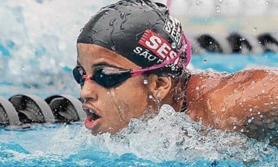 A nadadora Etiene Medeiros garantiu a medalha de prata nos 100 m borboleta no Campeonato Paulista de Natação, realizado no Corinthians, em São Paulo.