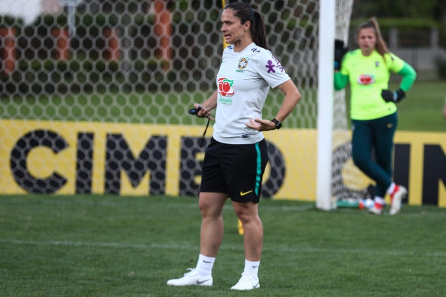 A técnica Simone Jatobá anunciou, nesta quinta-feira (12), as 26 atletas convocadas para período de treinamentos com a Seleção Feminina Sub-17. As jogadoras participarão de treinos na Granja Comary, em Teresópolis (RJ), entre os dias 16 a 22 de dezembro.