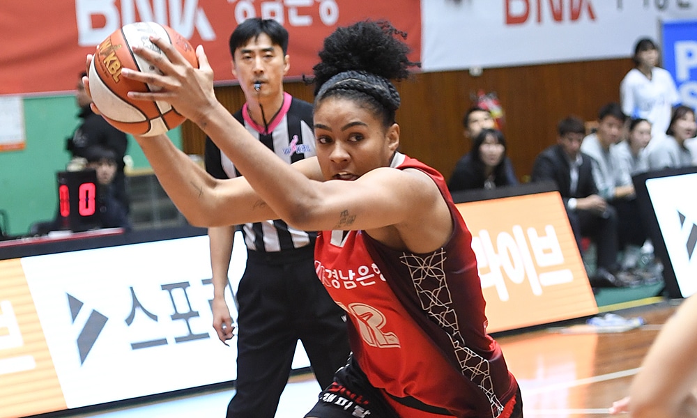 Damiris no Busan Sum pelo campeonato sul-coreano de basquete feminino