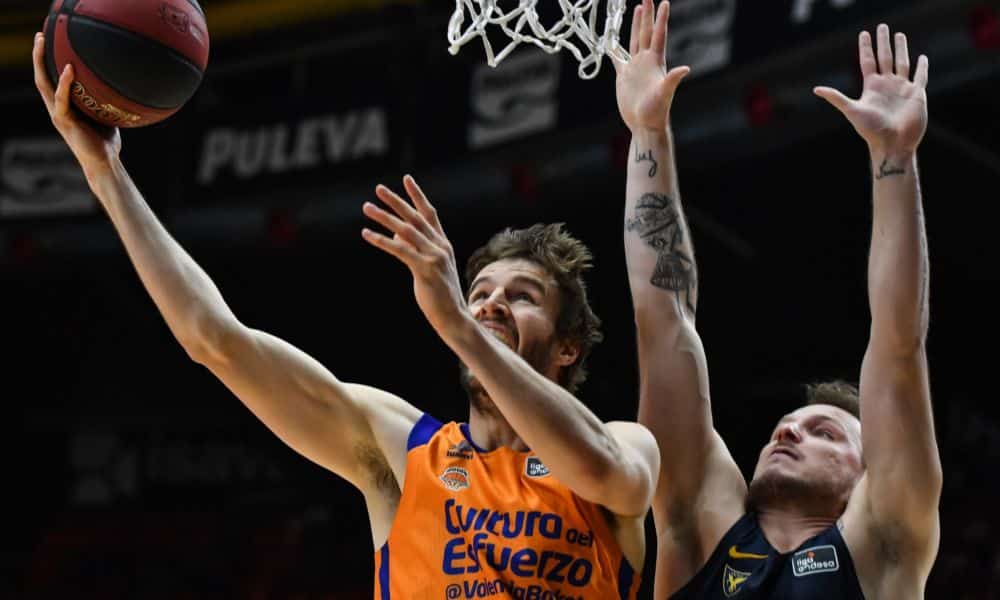 Rafa Luz jogando pelo Murcia - Foto: Divulgação/Ucam Murcia