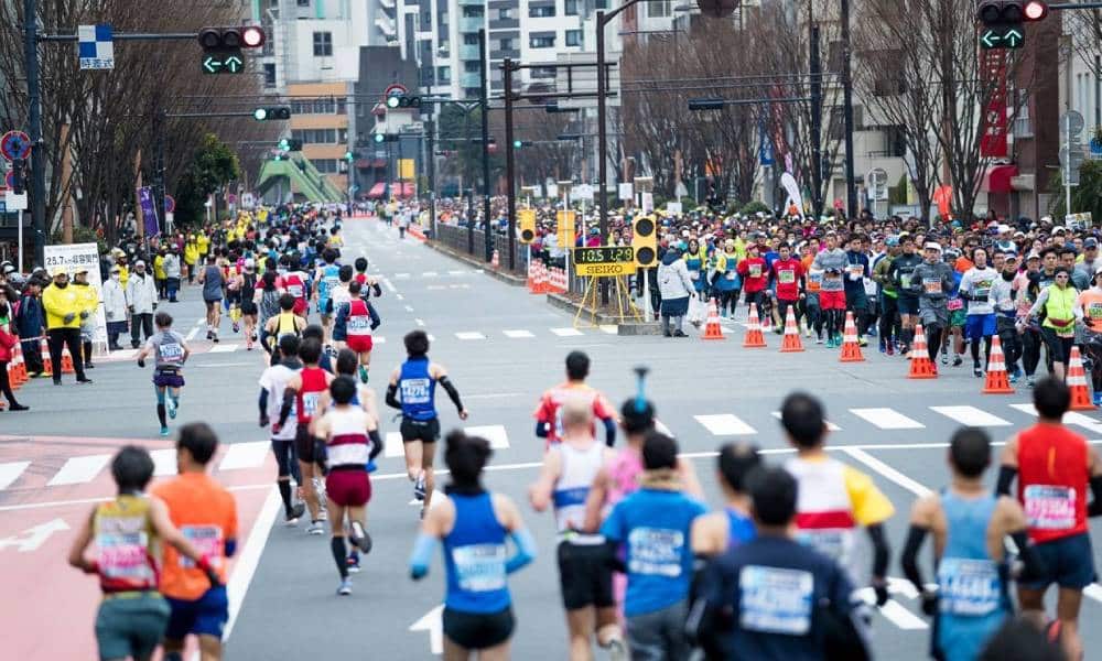 A organização da Maratona de Tóquio anunciou na madrugada desta segunda-feira (17) o cancelamento da disputa da prova para os atletas amadores por conta da epidemia do coronavírus