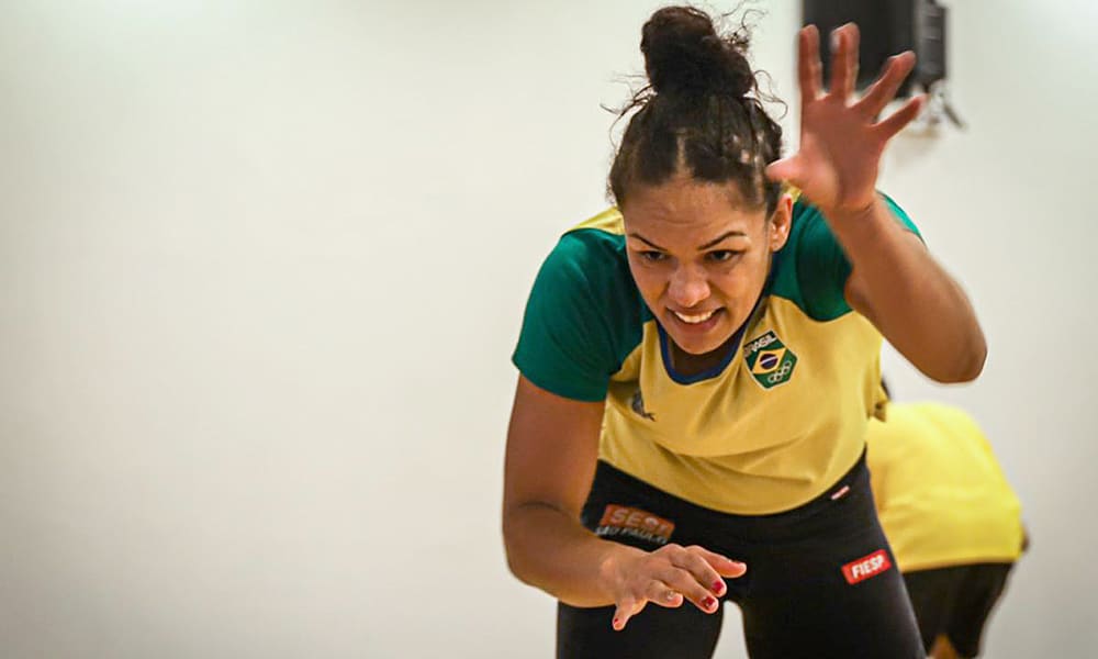 Aline Silva treina no Maria Lenk com a seleção brasileira de wrestling para a seletiva olímpica de Ottawa