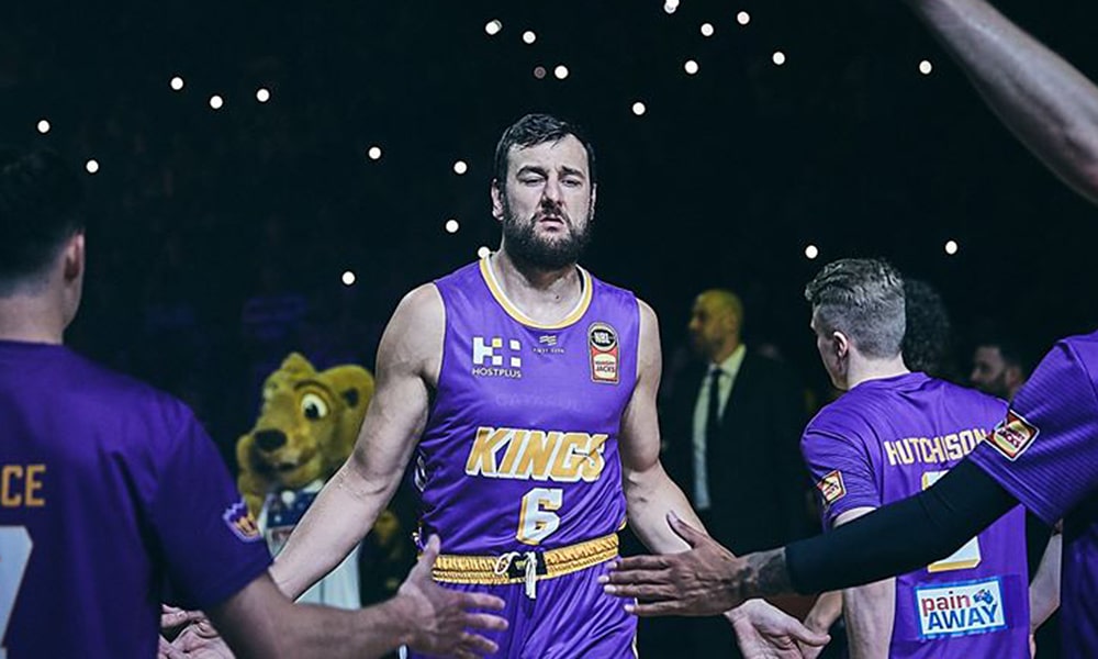 Andrew Bogut, do Sydney Kings, na NBL, foi campeão na NBA