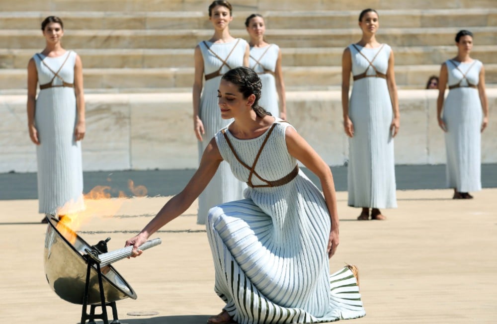 Chama olímpica acesa ensaio Templo de Olimpia
