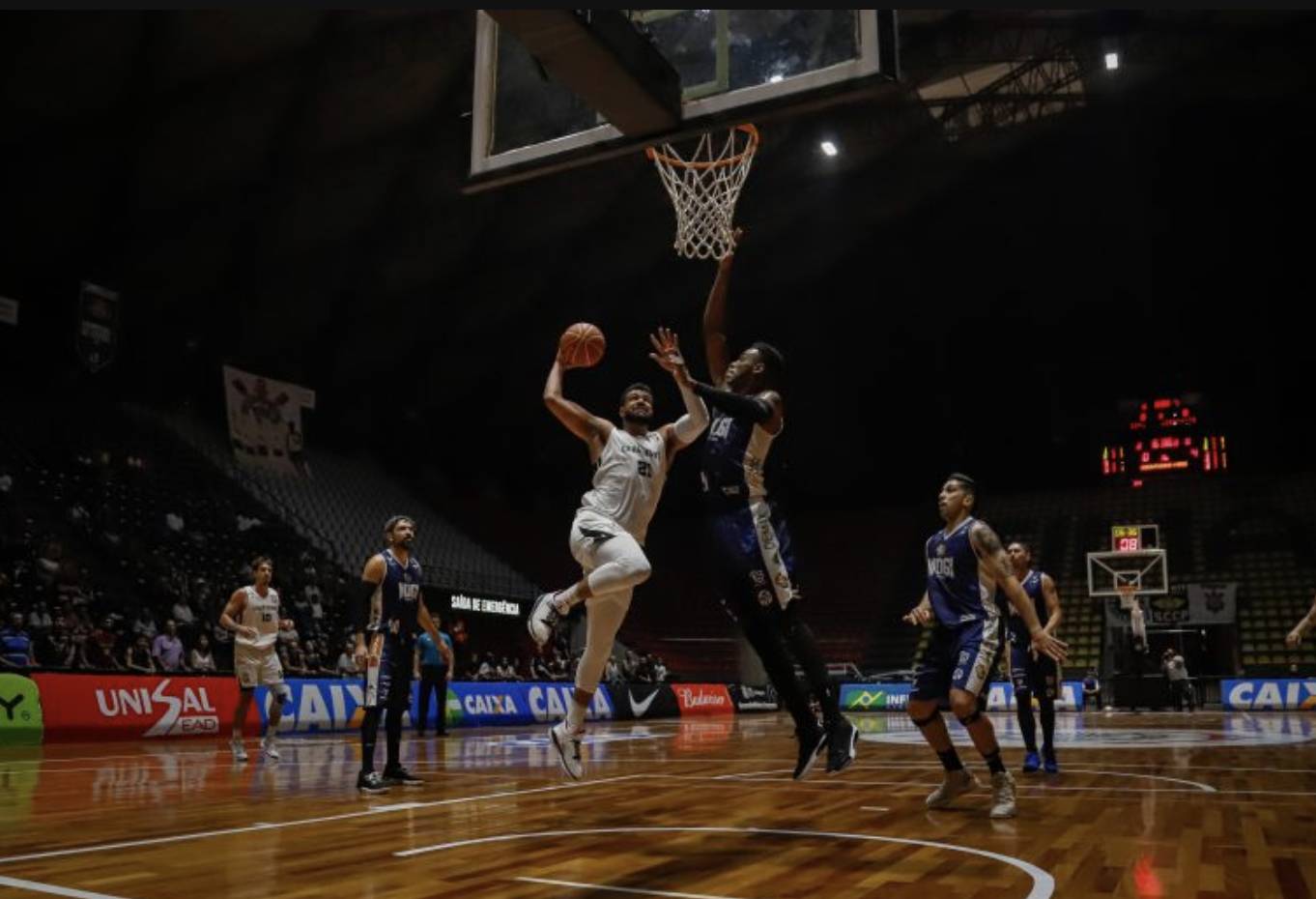São Paulo e Corinthians vence em casa no NBB