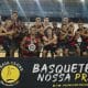Flamengo comemora o título após derrotar o Pinheiros na final do Campeonato brasileiro Sub-21 de basquete