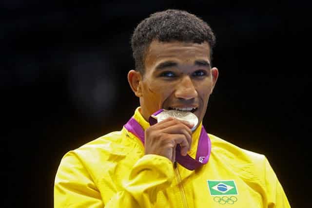 Esquiva Falcão está vendendo a medalha olímpica