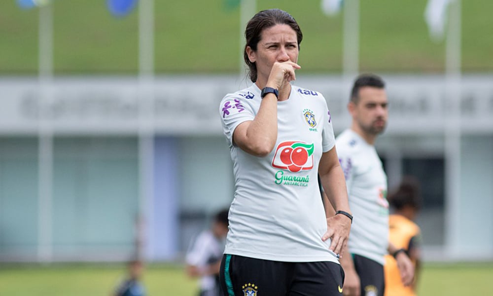 Jéssica Lima, auxiliar técnica da seleção brasileira de futebol feminino sub-20 no sul-americano