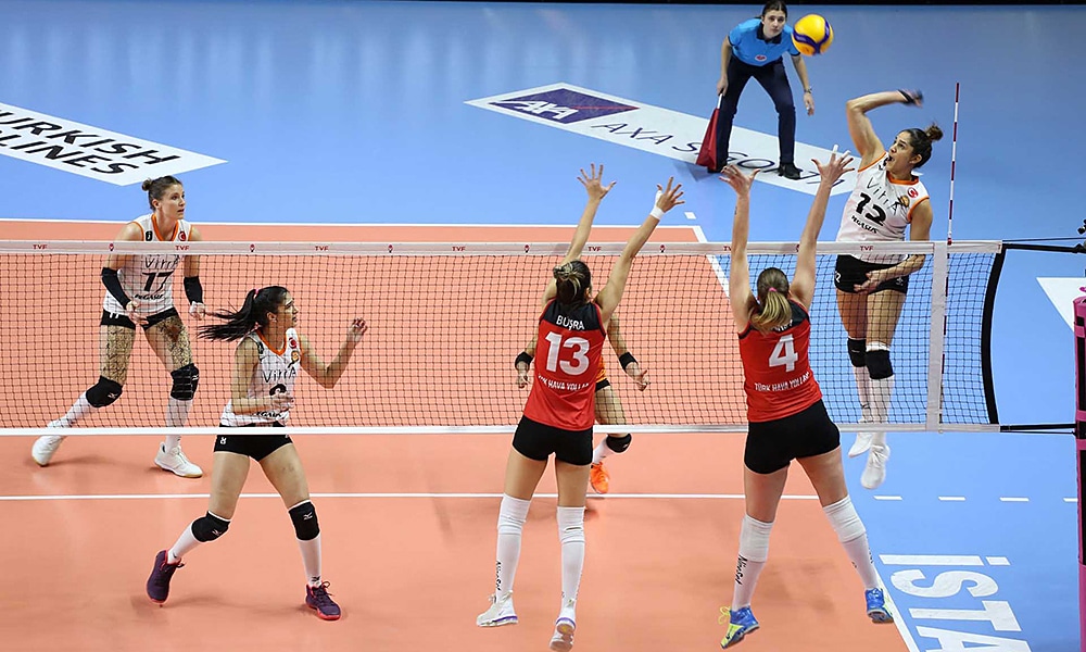 Natália ataca em vitória do Eczacibasi sobre o Turk Hava Yollari no campeonato turco de vôlei