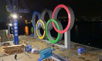 Anéis olímpicos na Baía de Tóquio - Olimpíada em 2021 segue ameaçada pelo coronavírus