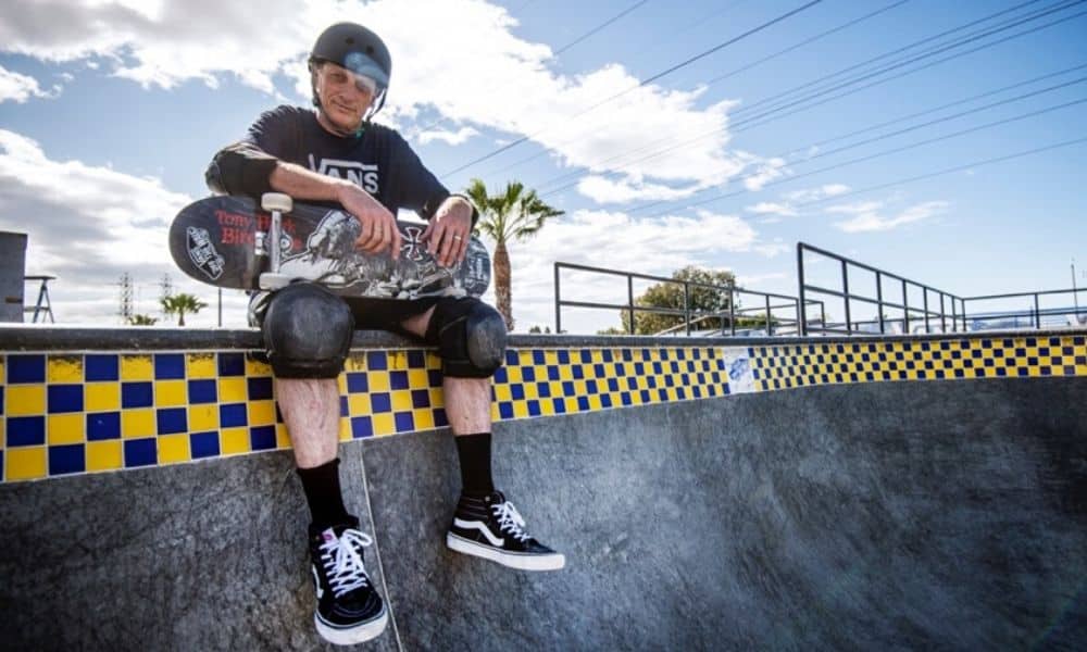 Lenda do skate, Tony Hawk firma parceria com a Vans para promover o esporte ao redor do mundo