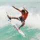 Wesley Santos, surfista brasileiro, pega onda antes da pandemia fechar as praias nos eua