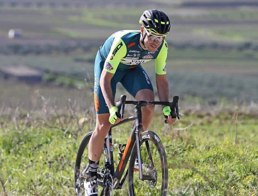 Ciclista que deveria estar disputando o Giro D’Italia virou entregador para ajudar na pandemia do coronavírus