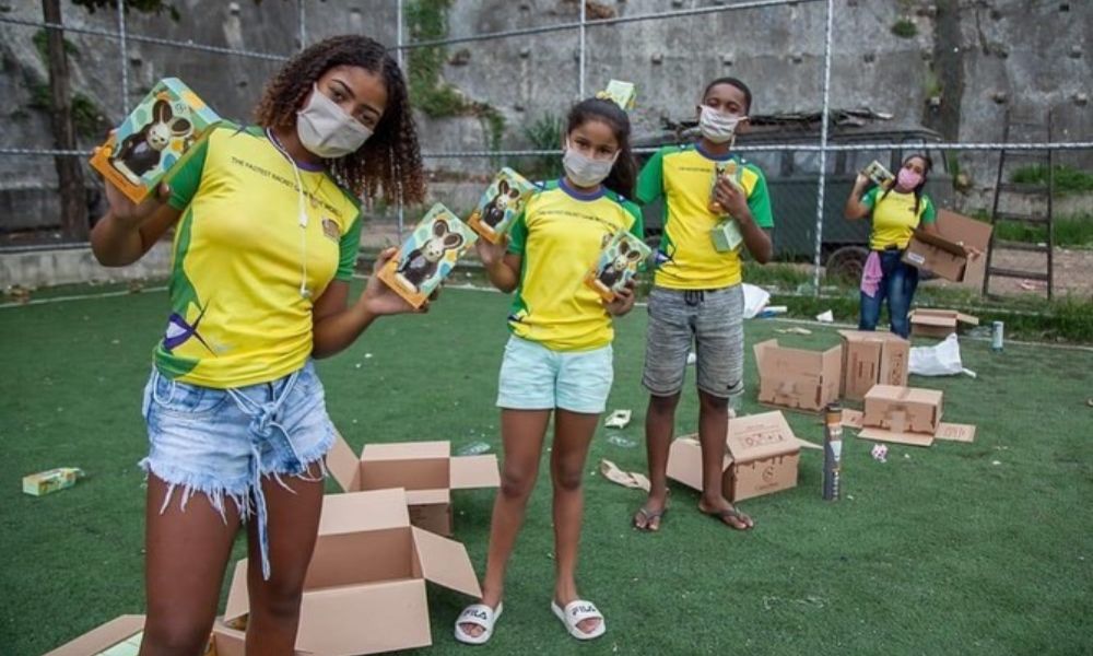 Equipe Miratus de Badminton distribuiu chocolate em favelas na Páscoa - presidente Sebastião
