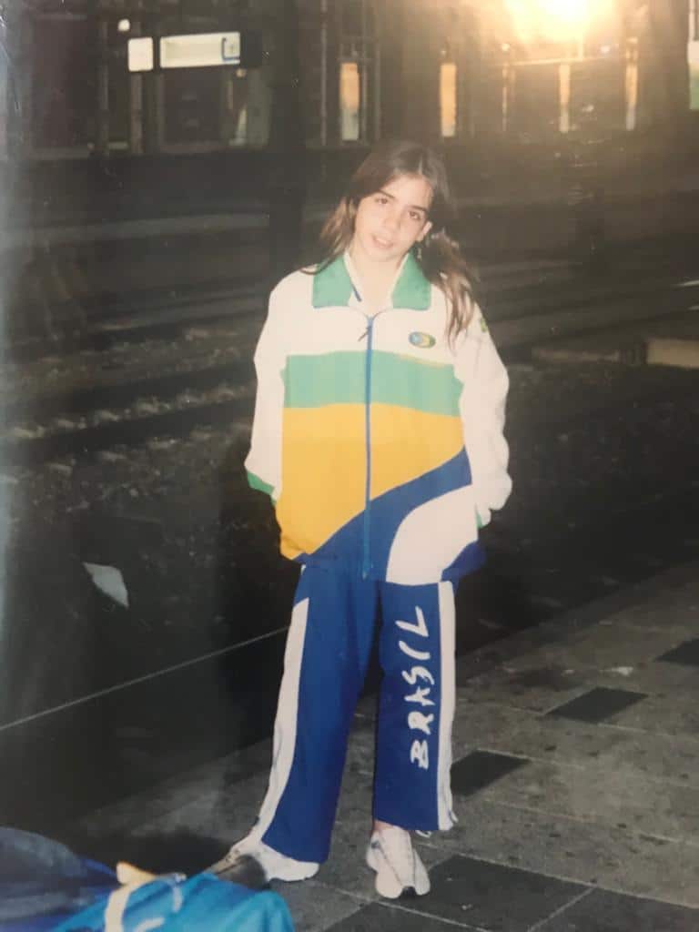 Camila Lopes Gomes no início da carreira na ginástica de trampolim. (arquivo/pessoal)