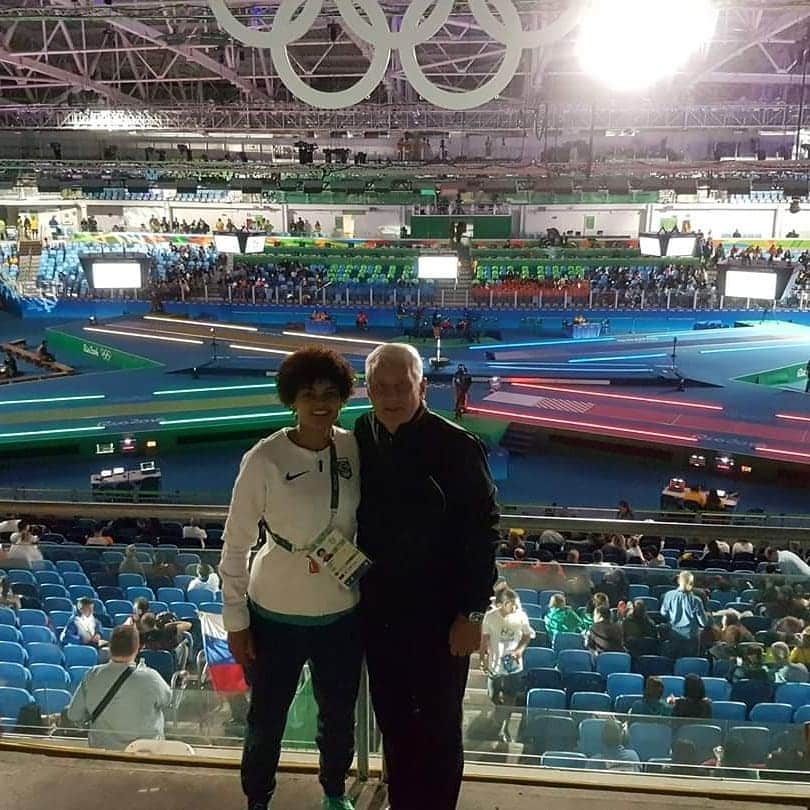Sem poder voltar ao clube por conta da pandemia, a atleta do florete, Bia Bulcão, montou o boneco Dart  boneco em casa para lhe auxiliar nos treinos. 