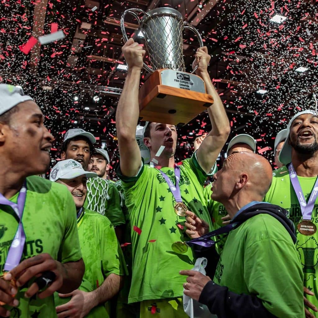 A Federação Internacional de Basquete (FIBA) cancelou três importantes torneios europeus por conta da pandemia: a EuropeCup, a EuroLeague e a EuroCup Women