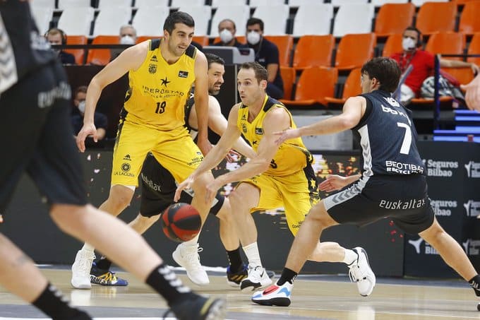 Na Espanha, o Iberostar Tenerife, de Marcelinho Huertas, perdeu mais uma na fase final da Liga ACB e praticamente não tem mais chances de chegar às semifinais