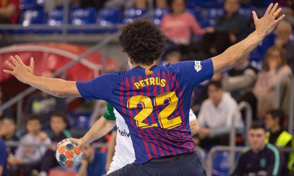 Candidato a melhor defensor da Champions, Petrus exalta o Barcelona sorteio grupos