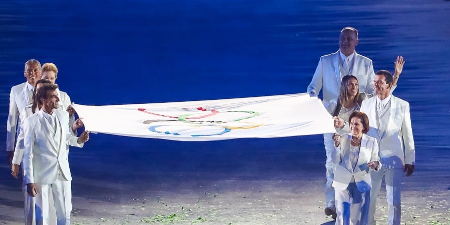 bandeira olímpica na rio 2016