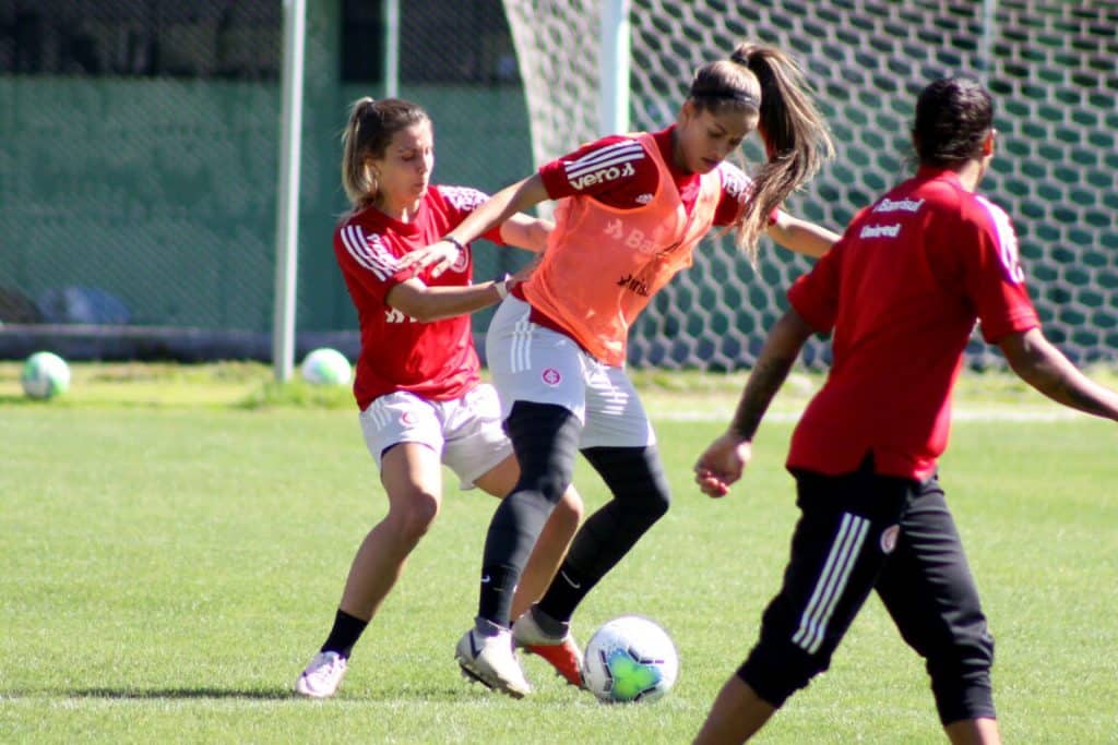 Internacional encara o Flamengo nesta volta do Brasileiro feminino de futebol