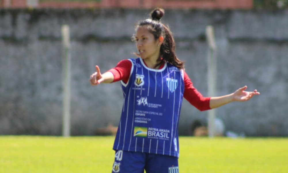 O Avaí Kindermann tem novidade para sua volta no Campeonato Brasileiro. O clube, quarto colocado, com dez pontos, enfrenta o Santos, líder da competição com 15, no próximo domingo (30), às 15h, no estádio Carlos Alberto Costa Neves, em Caçador, Santa Catarina. Para esse jogo, o técnico Jorge Barcellos terá à disposição meia Patrícia Paduim, de 29 anos, que estava no Benfica, de Portugal.