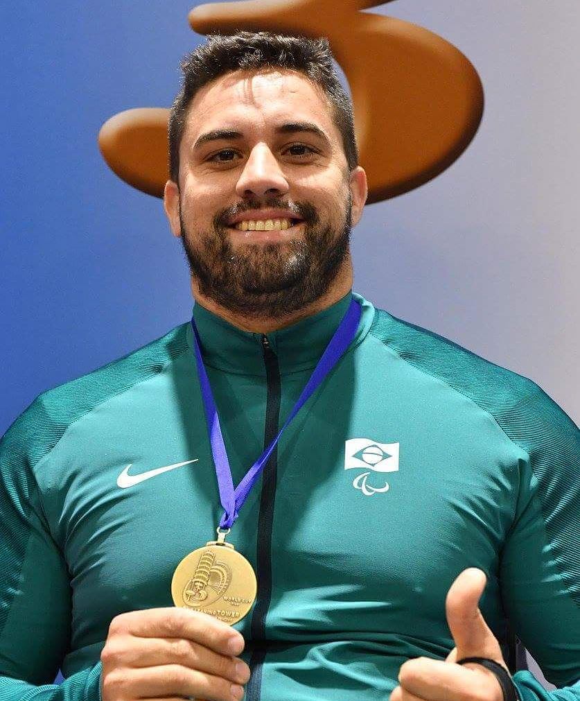 Em um ano, o campeão paralímpico na categoria B da espada na esgrima em cadeira de rodas Jovane Guissone inicia busca pela segunda medalha paralímpica