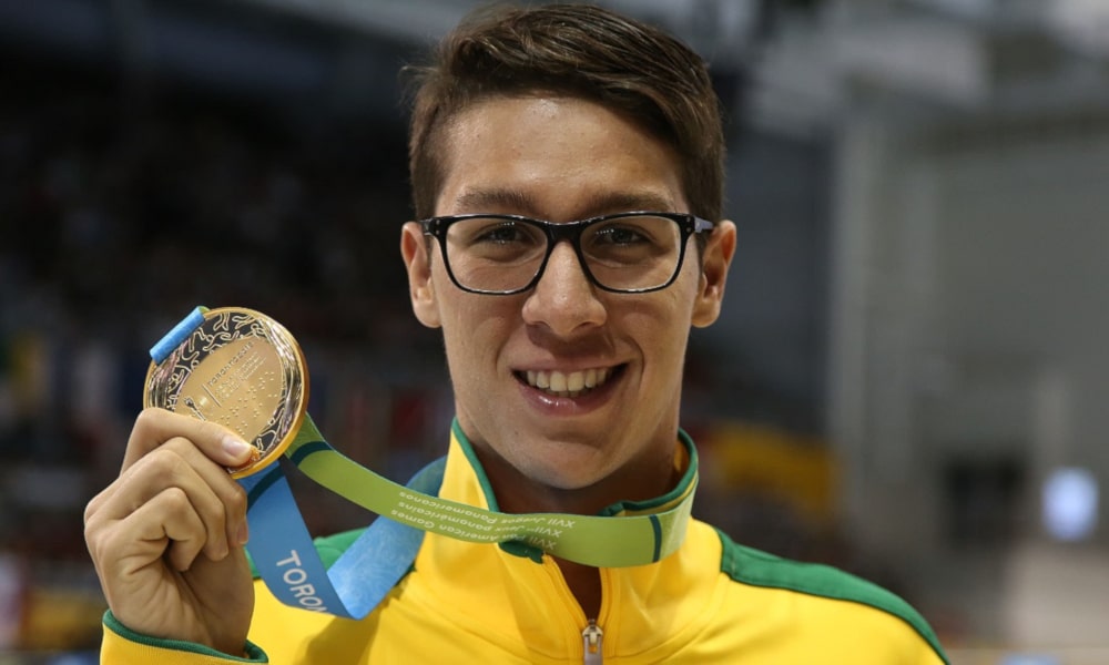 Brandonn Almeida segura medalha no Pan; ele é um dos atletas brasileiros nos Jogos Mundiais Universitários