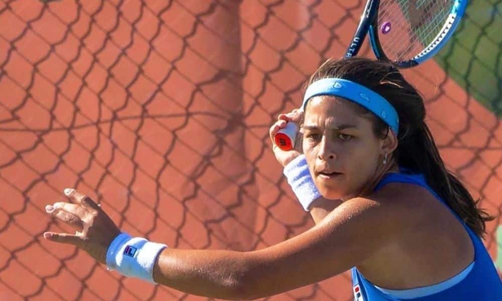 Carolina Meligeni - campeã de duplas no ITF de Porto. Beatriz Haddad Maia ganhou o torneio de simples
