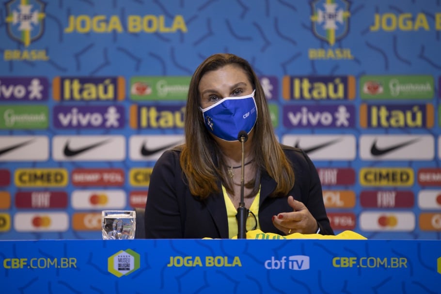 A Confederação Brasileira de Futebol (CBF) anunciou as ex-jogadoras Aline Pellegrino e Duda Luizelli como novas Coordenadoras do futebol feminino do Brasil