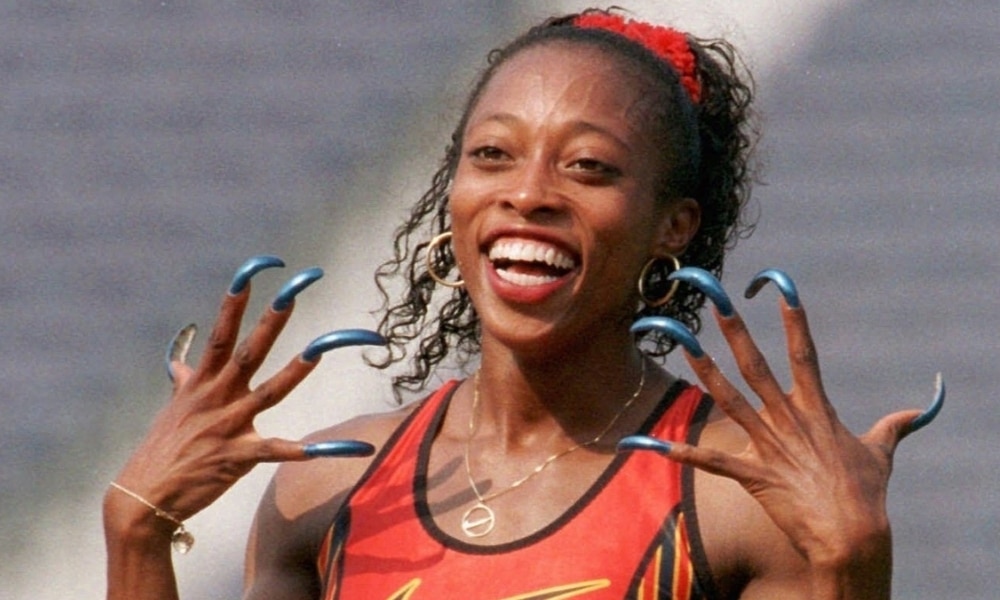 Carisma, simpatia e longas unhas: a marca registrada de Gail Devers (Reprodução / Edesporto) - atletismo, Jogos Olímpicos