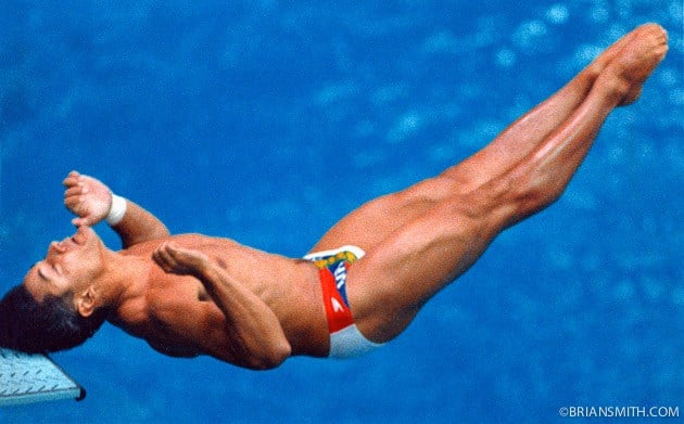 Greg Louganis bate a cabeça no trampolim durante os Jogos Olímpicos de Seul-1988 
(Brian Smith)
